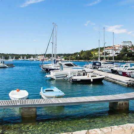 Apartment Tina By The Beach Pjescana Uvala Luaran gambar