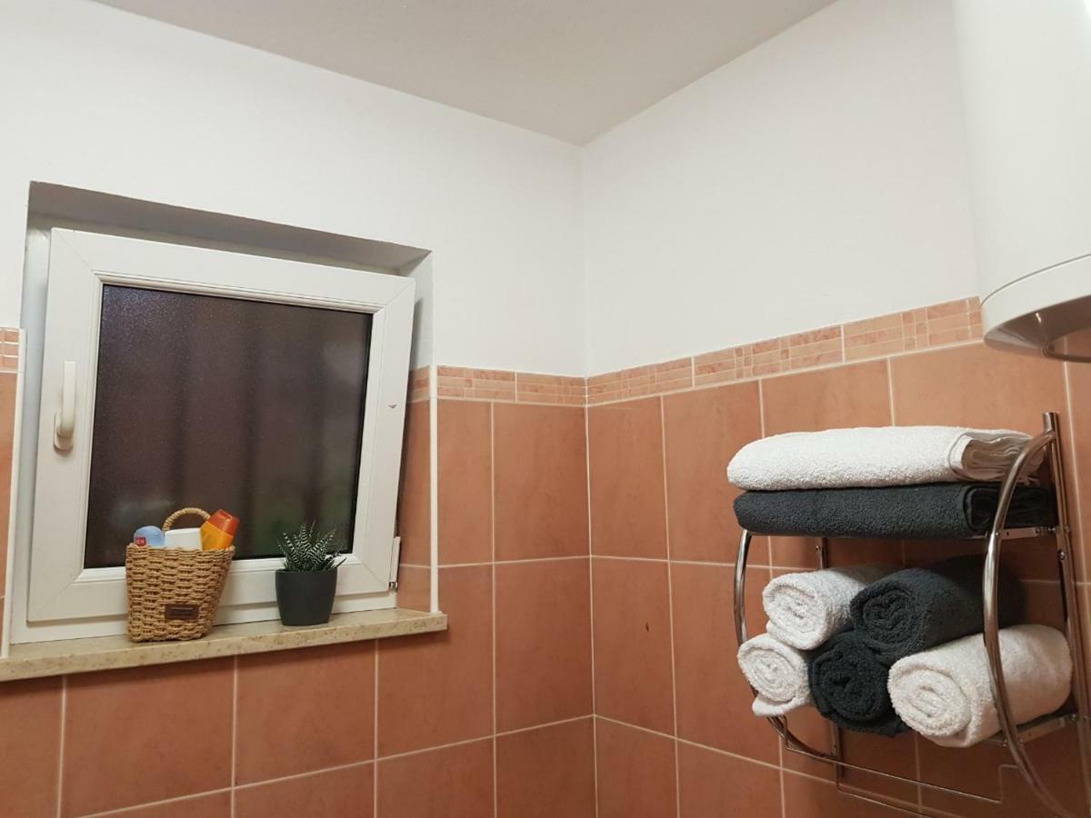 Apartment Tina By The Beach Pjescana Uvala Luaran gambar