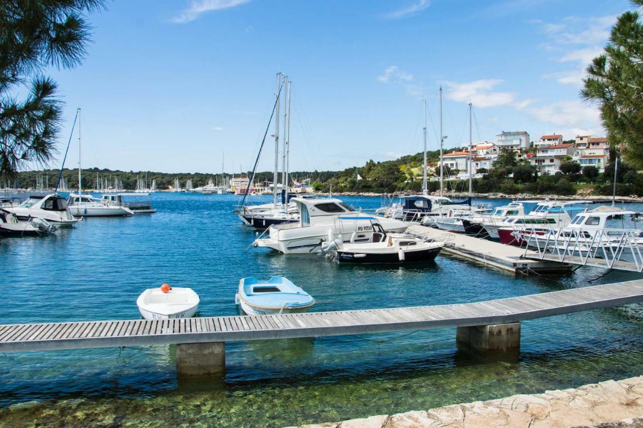 Apartment Tina By The Beach Pjescana Uvala Luaran gambar