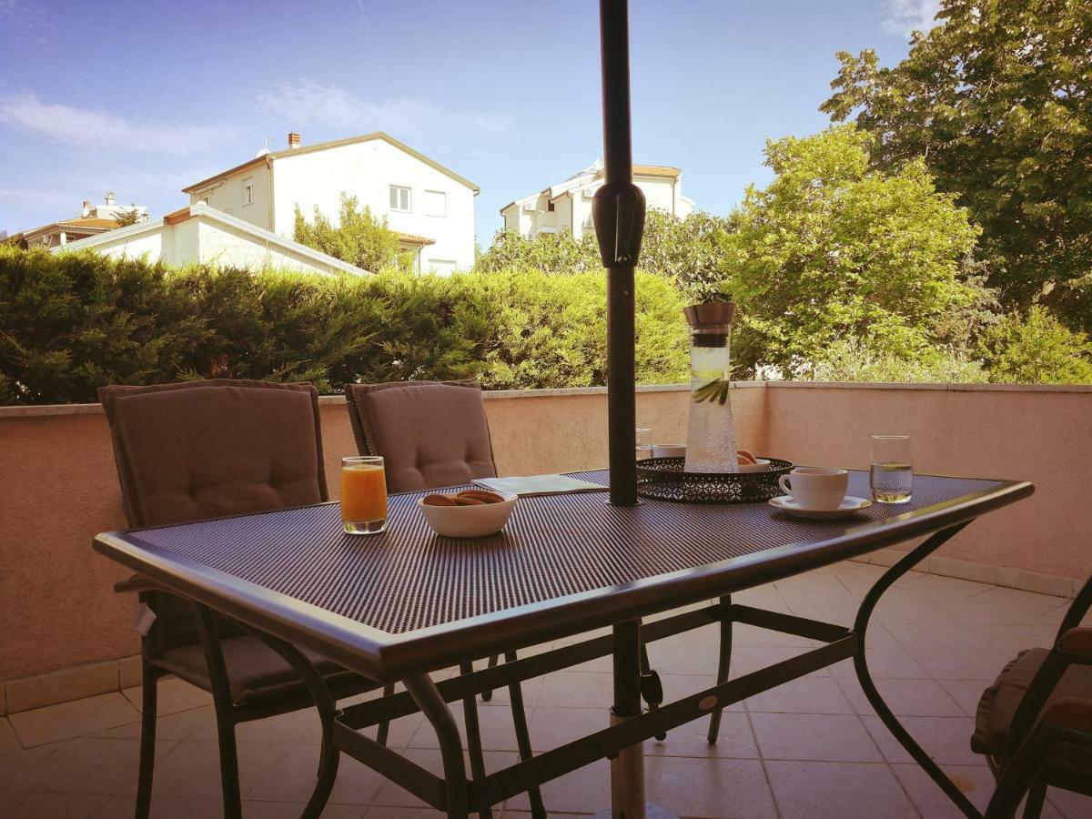 Apartment Tina By The Beach Pjescana Uvala Luaran gambar