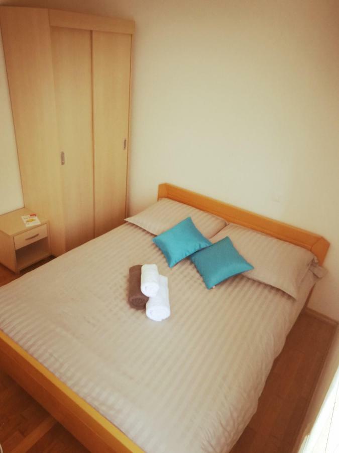 Apartment Tina By The Beach Pjescana Uvala Luaran gambar