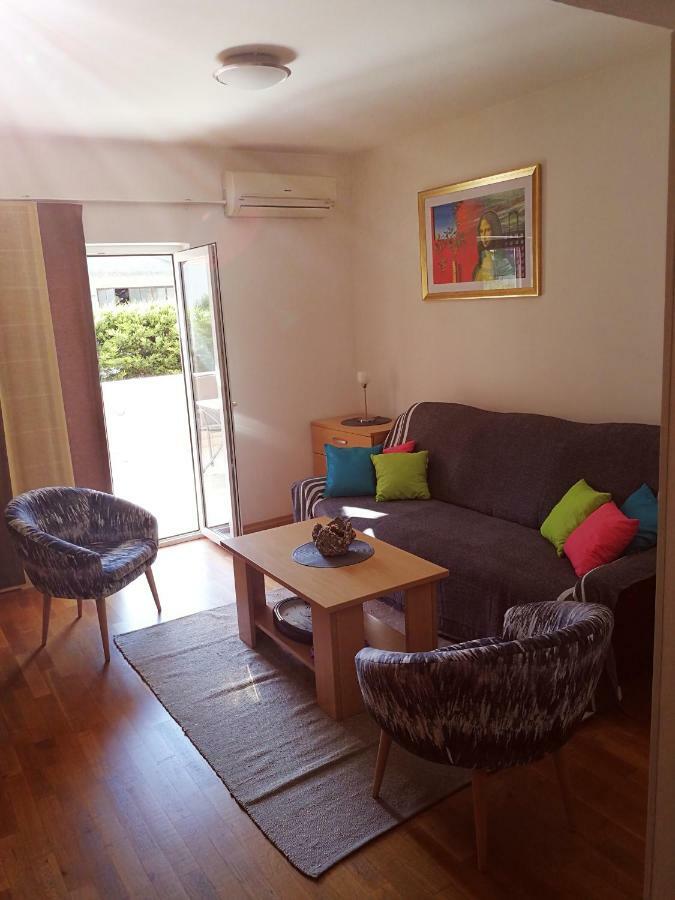 Apartment Tina By The Beach Pjescana Uvala Luaran gambar